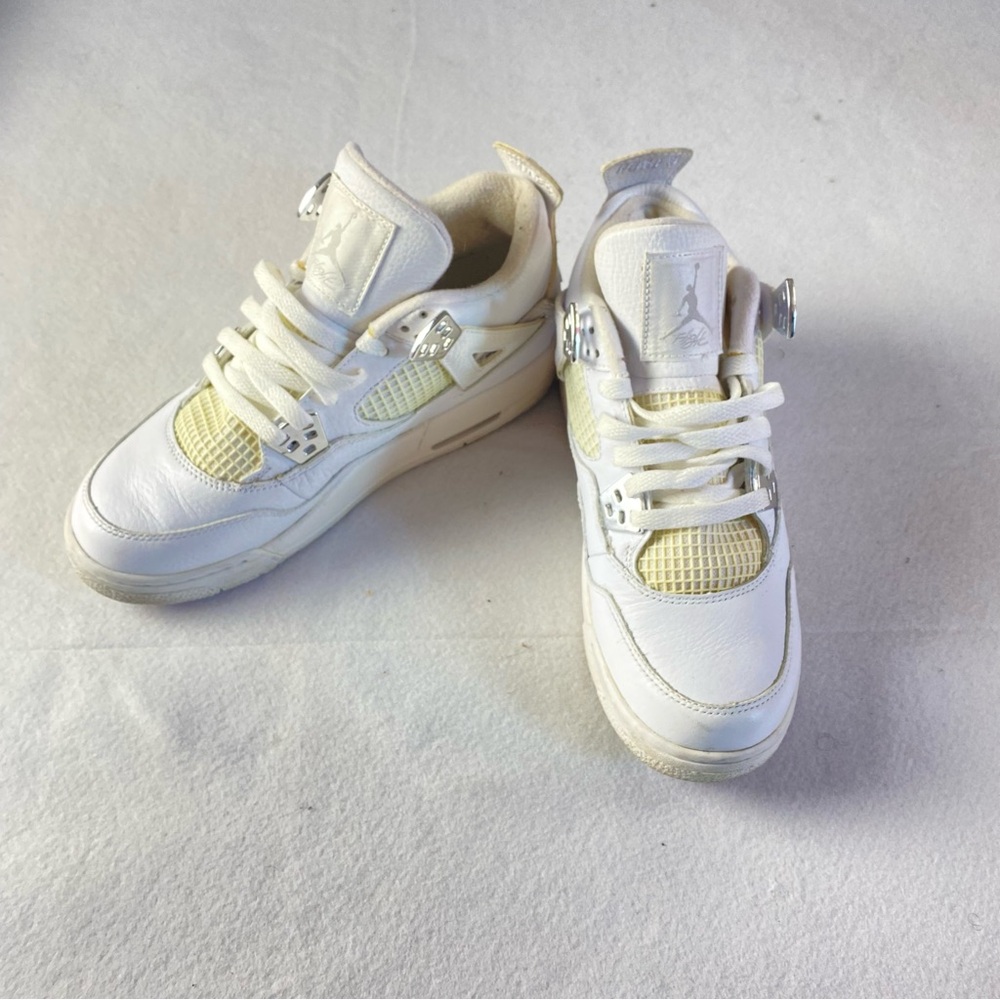 Nike Jordan Retro 4 Big Kids White Sneakers Size 5.5 Silver Jumpman Basketball - Picture 3 of 10